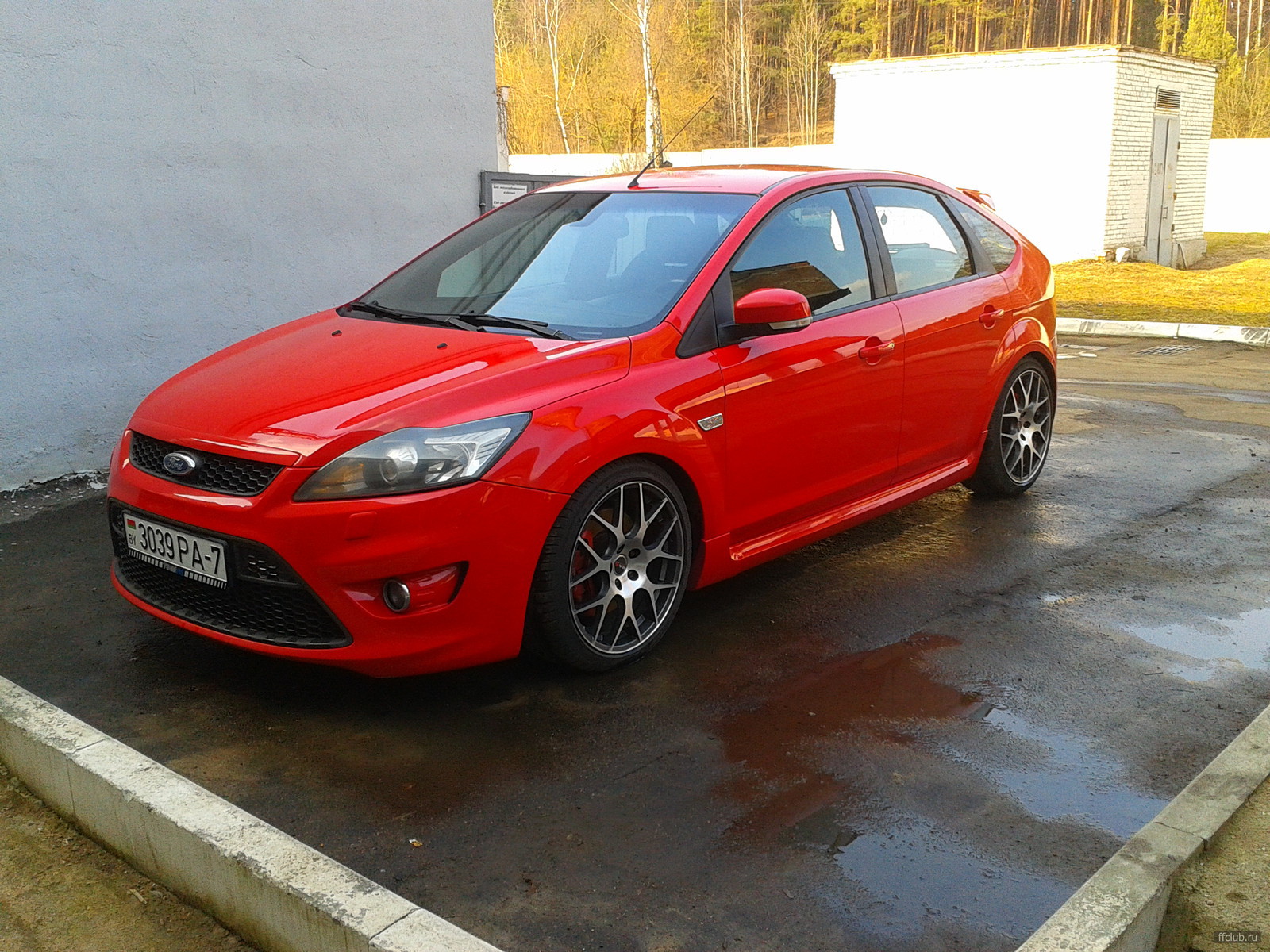 Клуб ffclub. Focus 2 St красный. Ford Focus 2 Red. Форд фокус 3 хэтчбек красный. Красный Форд фокус 2 RS.