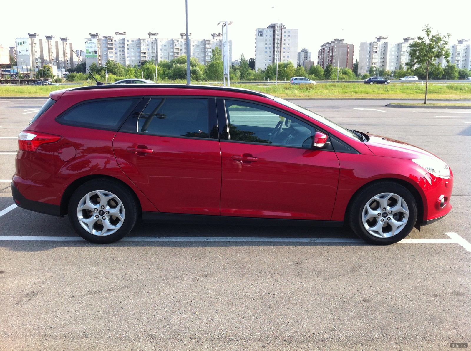 Форд фокус 1.6 115. Ford Focus 3 универсал. Форд фокус 3 универсал 2012. Форд фокус 3 универсал красный. Форд фокус 3 универсал 1.6.