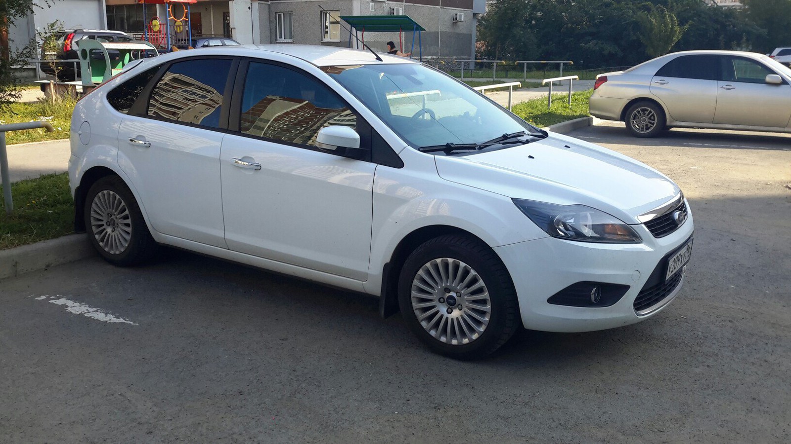 Фокус 2 2010. Ford Focus 2 2010. Ford Focus 2010 хэтчбек. Форд фокус 2010 года хэтчбек. Форд фокус 2 хэтчбек 2010 года.