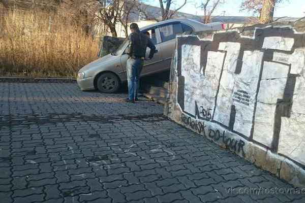 Водитель легкового автомобиля ростов на дону. Автомобилист лестница. Александра каменная Ростов на Дону.