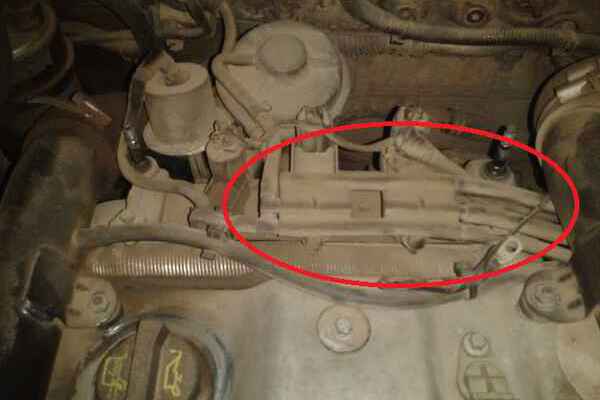 Почему двигатель захлебывается при нажатии на педаль газа?