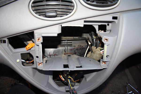 Ремонт вентилятора печки Форд Фокус 3 и замена радиатора отопителя недорого в Санкт-Петербурге