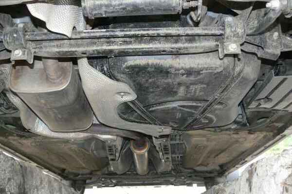 Под дном. Renault sandero днище автомобиля. Днище рено сандеро 2. Под дном. Уаз патриот 2018 днище.