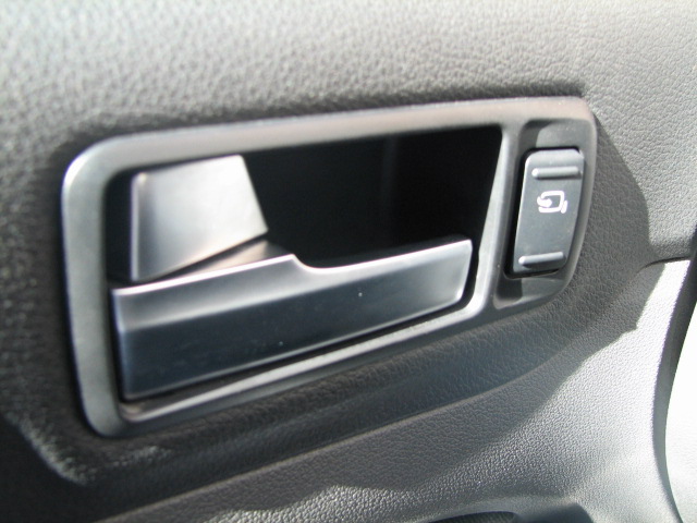 Форд фокус обогрев зеркал. Кнопка автоскладывания зеркал Форд фокус 2. Кнопка складывания зеркал Форд фокус 2. Кнопка складывания зеркал Форд Фьюжн 2017. Складывание зеркал Форд фокус 3.