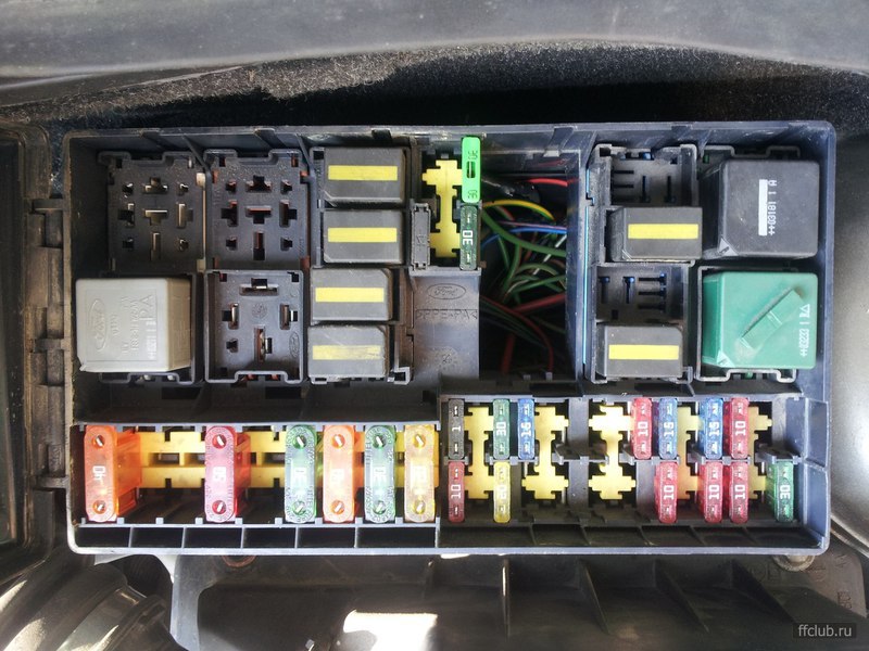 Фокус 1 предохранители где находятся. Реле стартера фф1. Блок реле Форд фокус 1 американец. Реле вентилятора охлаждения Форд фокус 1. Реле вентилятора печки Форд фокус 2.