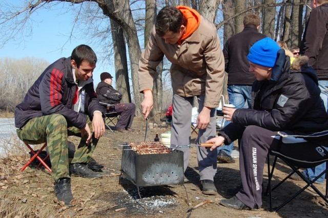 Шашлыки на природе весной